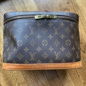 LOUIS VUITTON Monogram Nice Beauty Case $2700